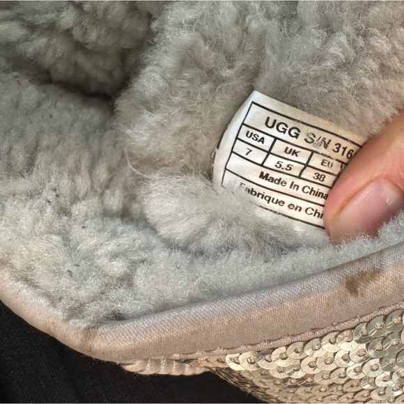 UGG Gold Sequin Short Woman Size 7 Boots - Picture 11 of 11